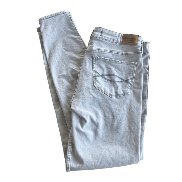 Abercrombie & Fitch Denim - Abercrombie & Fitch Women’s Size 8 Waist 29 Stretchy, Light Wash Denim, Jeggings
